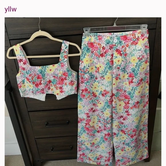 YLLW Floral Set - Picture 2 of 4